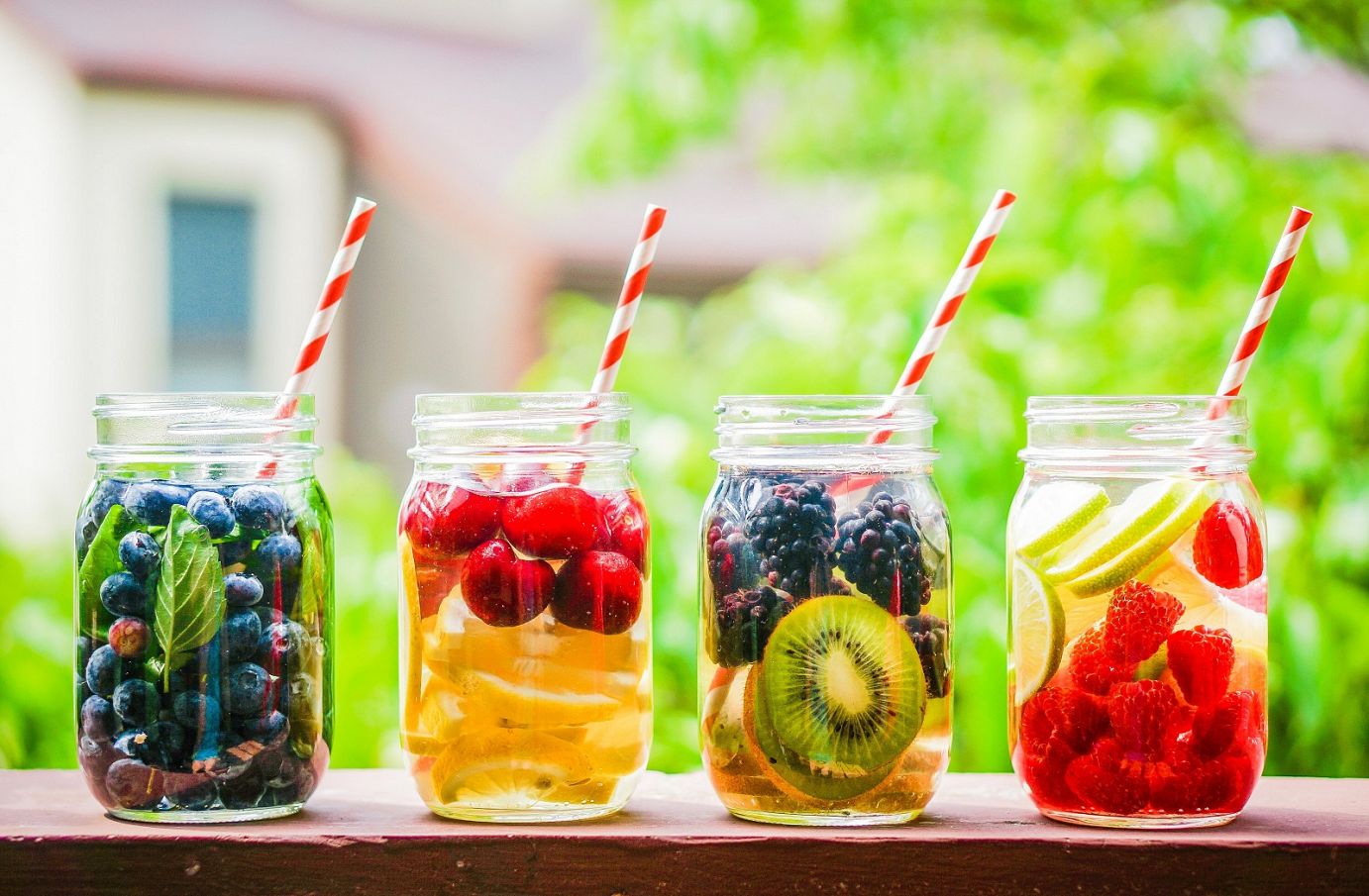 Detox water how to Allow the detox water to steep 4 hours or more in your refrigerator (for the best flavor, allow to steep overnight) then drink throughout the day. Detox water will stay fresh for 24 to 48 hours.) You can usually reuse the ingredients 2 or 3 times before they lose their flavor.